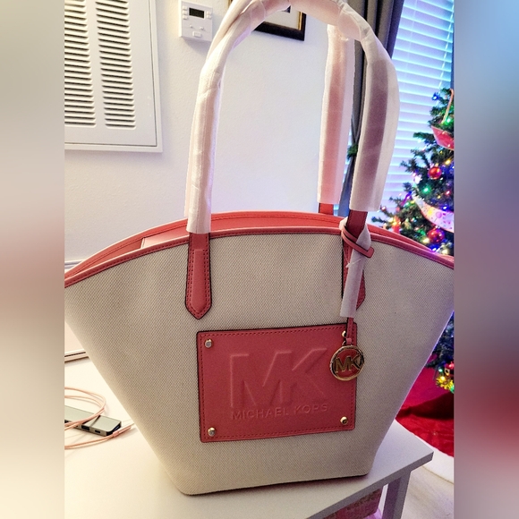 Michael Kors Kimber Purse/Tote Bag in Tea Rose - Picture 12 of 12